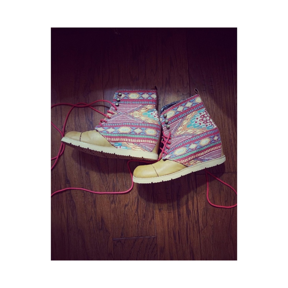 Von Maur Boho Native Western Boots